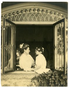 Fru Ernest Thompson Seton & datter Ann af Jessie Tarbox Beals