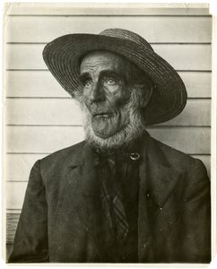 Gammel mand i stråhat, ca. 1905-40 (foto af gelatine sølv) af Jessie Tarbox Beals