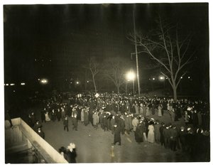 Suffrage Parade, Greenwich Village, New York, USA, ca. 1915-18 (foto af gelatinesølv) af Jessie Tarbox Beals