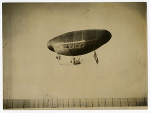 Luftskibet "Ville de St Mande" af Jessie Tarbox Beals
