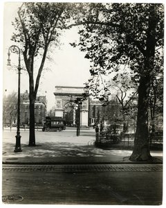 Washington Square North, New York, USA, ca. 1905-40 (foto af gelatinesølv) af Jessie Tarbox Beals