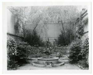 havefontæne, ca. 1905-40 (foto af gelatine sølv) af Jessie Tarbox Beals
