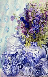 Delphiniums med antikke blå potter, 2000, (vandfarve) af Joan Thewsey
