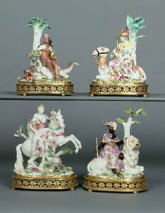 Fire Meissen-grupper, der repræsenterer de fire kontinenter monteret med Louis XVI ormolu, modelleret af Johann Joachim Kandler (1706-75), midten af 1700-tallet
