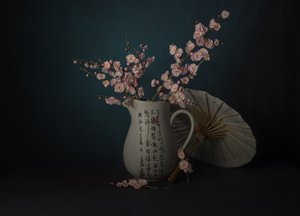 Stilleben med orientalske lyserøde blomster af John-Mei Zhong