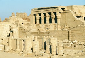 Egypten, Dandarah (Dendera), Hathors tempel af Walter Charles Mills