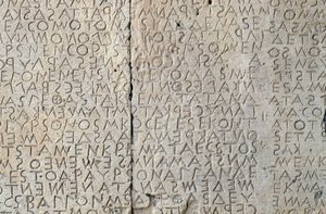 Gortyns lov, doriske inskriptioner på stenplader, Gortyn, Kreta, Grækenland, græsk civilisation, 5. århundrede f.Kr., Detalje (foto)