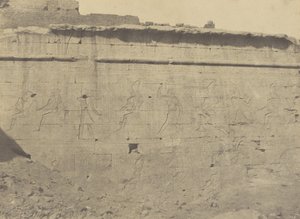 Edfu, skulpturer og indskrifter af den østlige facade af indhegningsvæggen af John Beasly Greene