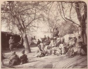En gadescene i Jalalabad by, 1878 af John Burke