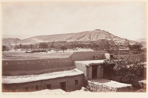 Bemaru village and defenses from native base hospital, 1879dani af John Burke