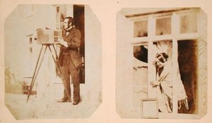 Selvportræt til venstre og Emma Thomasina Llewelyn (1808-81) udskriver et papirnegativ i solen til højre af John Dillwyn Llewelyn