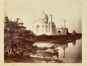 [Taj Mahal fra bredden af Yamuna-floden].