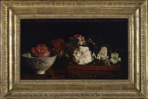 Blomster i japansk bakke på mahognibord (olie på panel) af John La Farge or Lafarge