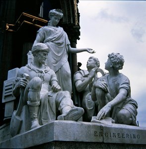 Engineering, skulpturgruppe fra Albert Memorial, afsluttet i 1876 (granit) af John Lawlor