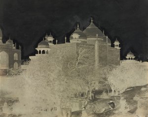 Taj Mahal, Set bagfra af hvilehuset, med figur, ca. 1858-1862.
