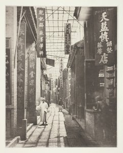Physic Street, Canton, ca. 1868. af John Thomson