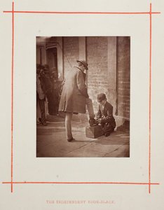 The Independent Shoe-Black, 1877. af John Thomson
