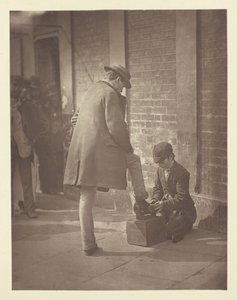 The Independent Shoe-Black, 1881. af John Thomson