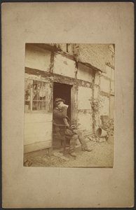 [Siddende mand drikker af krus i åben døråbning]. af John Whistler