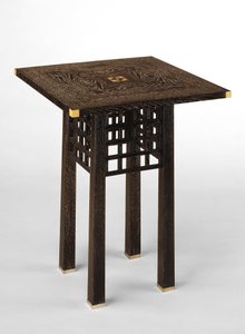 Bord, 1904 (eboniseret eg med hvidt spartelmasse, indlæg i buksbom og forsølvede beslag)