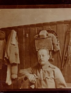 Album "Min verdenskrig - minder om den sydvestlige front i Kärnten, Italien, Trentino-Alto Adige) 31/03/1915-12/11/ 1918 - Josef Zohles Vienna ": portræt af soldat (s/h ph) af Josef Zohles