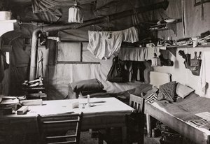 Album "Min verdenskrig - minder om den sydvestlige front i Kärnten, Italien, Trentino-Alto Adige) 31/03/1915-12/11/ 1918 - Josef Zohles Wien ": boligbetjente (s/h foto) af Josef Zohles