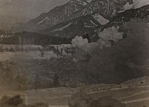 Album "Min verdenskrig - minder om den sydvestlige front i Kärnten, Italien, Trentino-Alto Adige) 31/03/1915-12/11/ 1918 - Josef Zohles Wien ": bombninger (s/h foto) af Josef Zohles