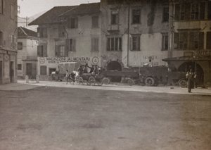 Album "Meine weltkriegs - Erinnerungen South-West Front (Carinthia, Italien, South Tyrol) (Min verdenskrig - minder om den sydvestlige front i Kärnten, Italien, Trentino-Alto Adige) 31/03/1915-12/11/ 1918 - Josef Zohles Wien ": militære midler på en firkan af Josef Zohles
