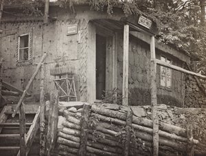 Album "Min verdenskrig - minder om den sydvestlige front i Kärnten, Italien, Trentino-Alto Adige) 31/03/1915-12/11/ 1918 - Josef Zohles Vienna ": Kommandohuset (s/h-foto af Josef Zohles