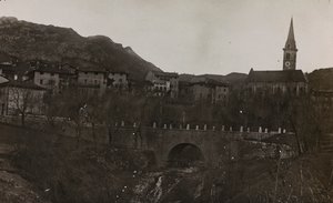 Album "Min verdenskrig - minder om den sydvestlige front i Kärnten, Italien, Trentino-Alto Adige) 31/03/1915-12/11/ 1918 - Josef Zohles Wien ": udsigt over en landsby Carnia af Josef Zohles