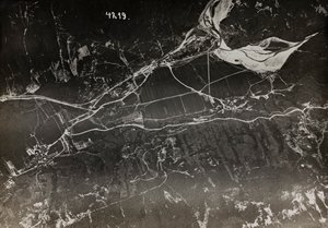 Album "Min verdenskrig - minder om den sydvestlige front i Kärnten, Italien, Trentino-Alto Adige) 31/03/1915-12/11/ 1918 - Josef Zohles Wien ": arial view of the Italian t af Josef Zohles
