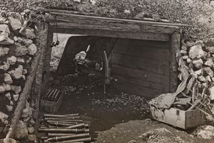 Album "Min verdenskrig - minder om den sydvestlige front i Kärnten, Italien, Trentino-Alto Adige) 31/03/1915-12/11/ 1918 - Josef Zohles Wien ": militærdepot (s/h foto) af Josef Zohles