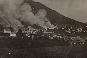 Album "Min verdenskrig - minder om den sydvestlige front i Kärnten, Italien, Trentino-Alto Adige) 31/03/1915-12/11/ 1918 - Josef Zohles Vienna ": bombninger i Tarvisio (s/h p) af Josef Zohles