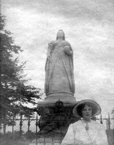 Queen Victorias statue, College Green, Bristol, 20. århundrede