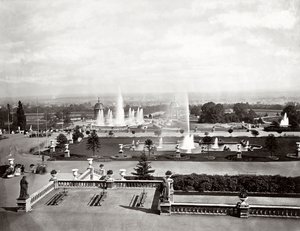 The Crystal Palace i London: terrasser og springvand, ca. 1870 (s/h foto)