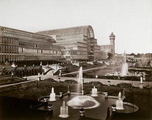 Crystal Palace i London: haverne og springvandene, ca. 1870 (s/h-foto)
