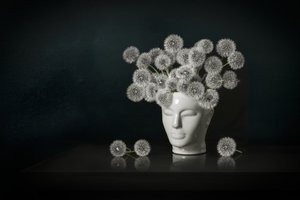 Dandelion Head-vase af Juan Antonio Palacios