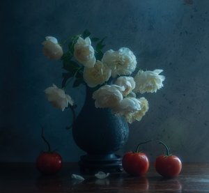 Elegante roser og tomater af Judy Tseng