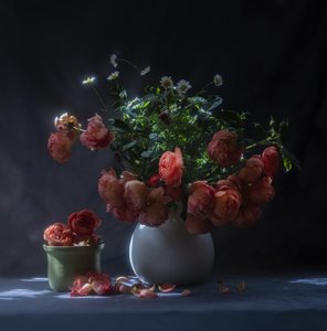 Stilleben med stemningsfulde roser af Judy Tseng
