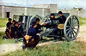 Franske soldater med en morter i aktion under slaget ved Marne øst for Paris, september 1914 (autokrom) af Jules Gervais Courtellemont