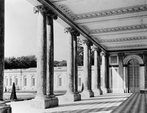 Udsigt over peristyle og venstre fløj af Grand Trianon, 1687-88
