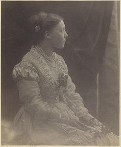 Anne Thackeray Ritchie, maj 1870. af Julia Margaret Cameron
