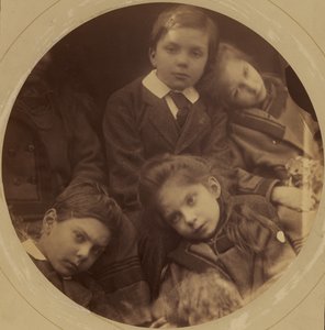 [Børn af Charles Loyd Norman og Julia Cameron Norman: George, Archie, Charlotte og Adeline]. af Julia Margaret Cameron