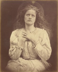 "Så nu tror jeg, at min tid er nær - jeg stoler på, at den er det - jeg ved det"/"Den velsignede musik gik den vej, min sjæl må gå" af Julia Margaret Cameron
