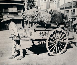 Japanerne er ikke slaver af ejendele. De fleste kan flytte med håndvogn, c1900, 1921.