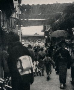 Teatergaden i Kyoto er en af de mest interessante motorveje i verden, c1900, 1921