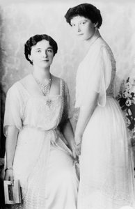 Storhertuginder Olga og Tatiana af Rusland, 1910