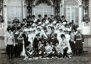 Russisk kejserfamilie uden for Catherine Palace, Tsarskoye Selo, Rusland, begyndelsen af det 20. århundrede.