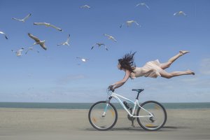 Flying Woman strandcykel af Karim Aboukelela