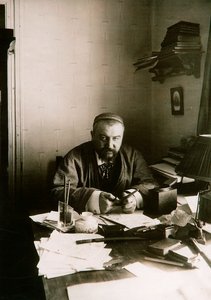 Alexander Kuprin, russisk forfatter, ved sit skrivebord, Gatchina, Rusland, begyndelsen af det 20. århundrede.